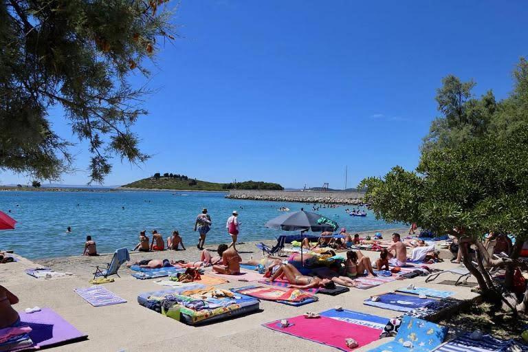 Apartmani Damir Kazija Pakoštane Εξωτερικό φωτογραφία